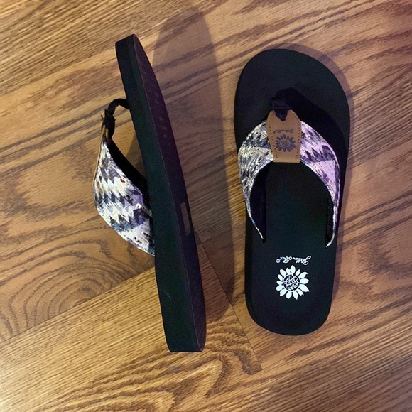 womens flip flops - Picture 2 of 5